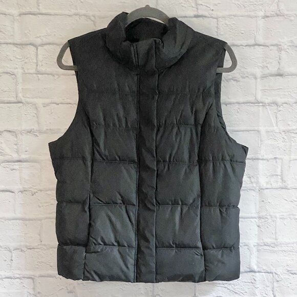 GAP QUILTED PUFFER VEST - Picture 1 of 8